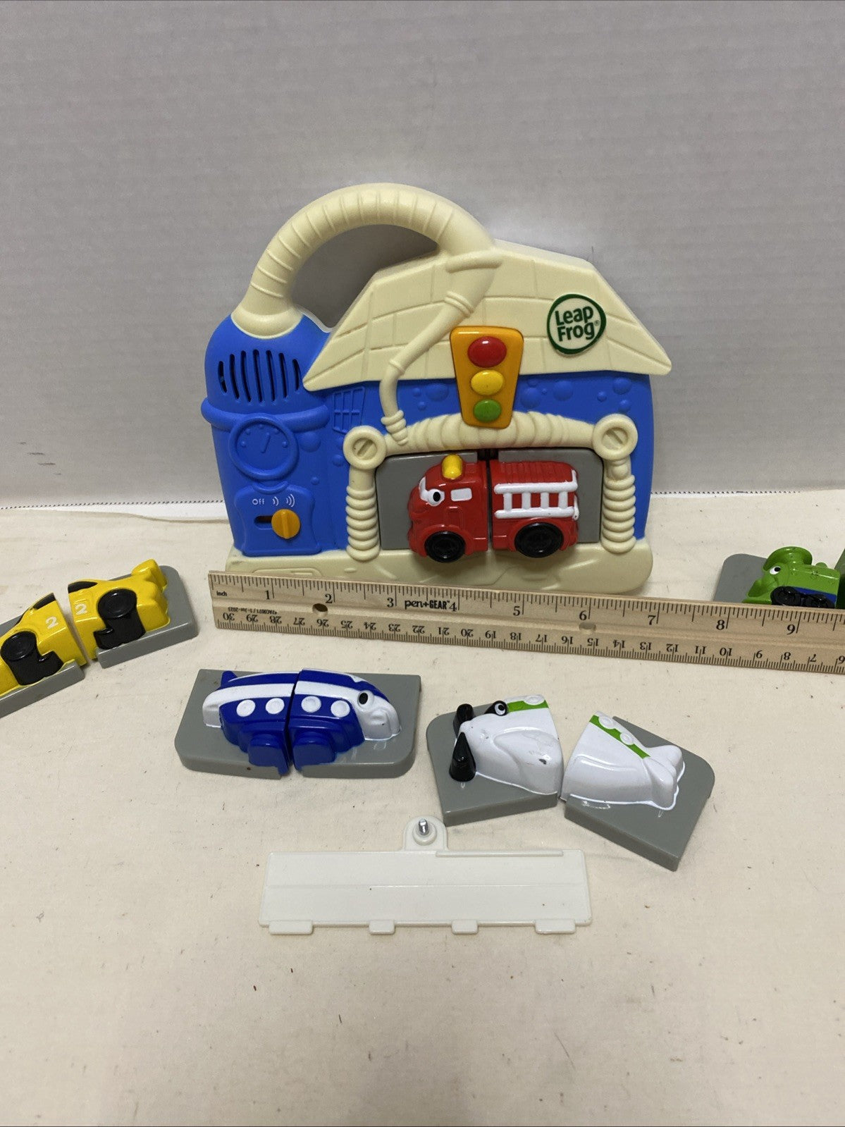 LeapFrog Fridge Wash & Go Magnetic Vehicle Set - Vehicle Names Colors & Sounds