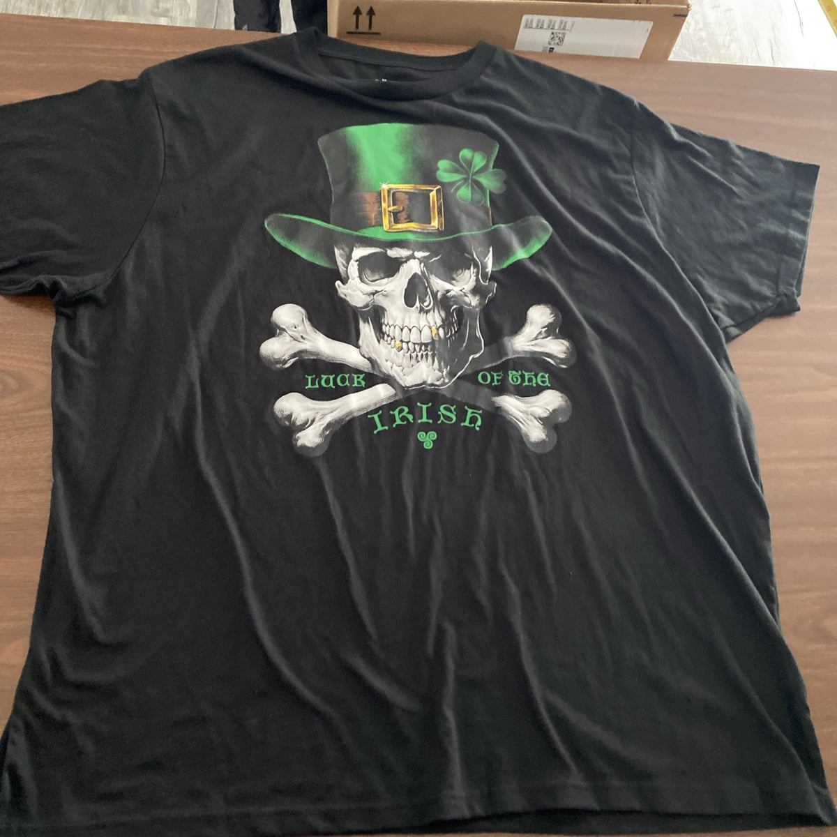 Celebrate! Men’s two XL 50–52 black luck of the Irish crossbones shirt short sle