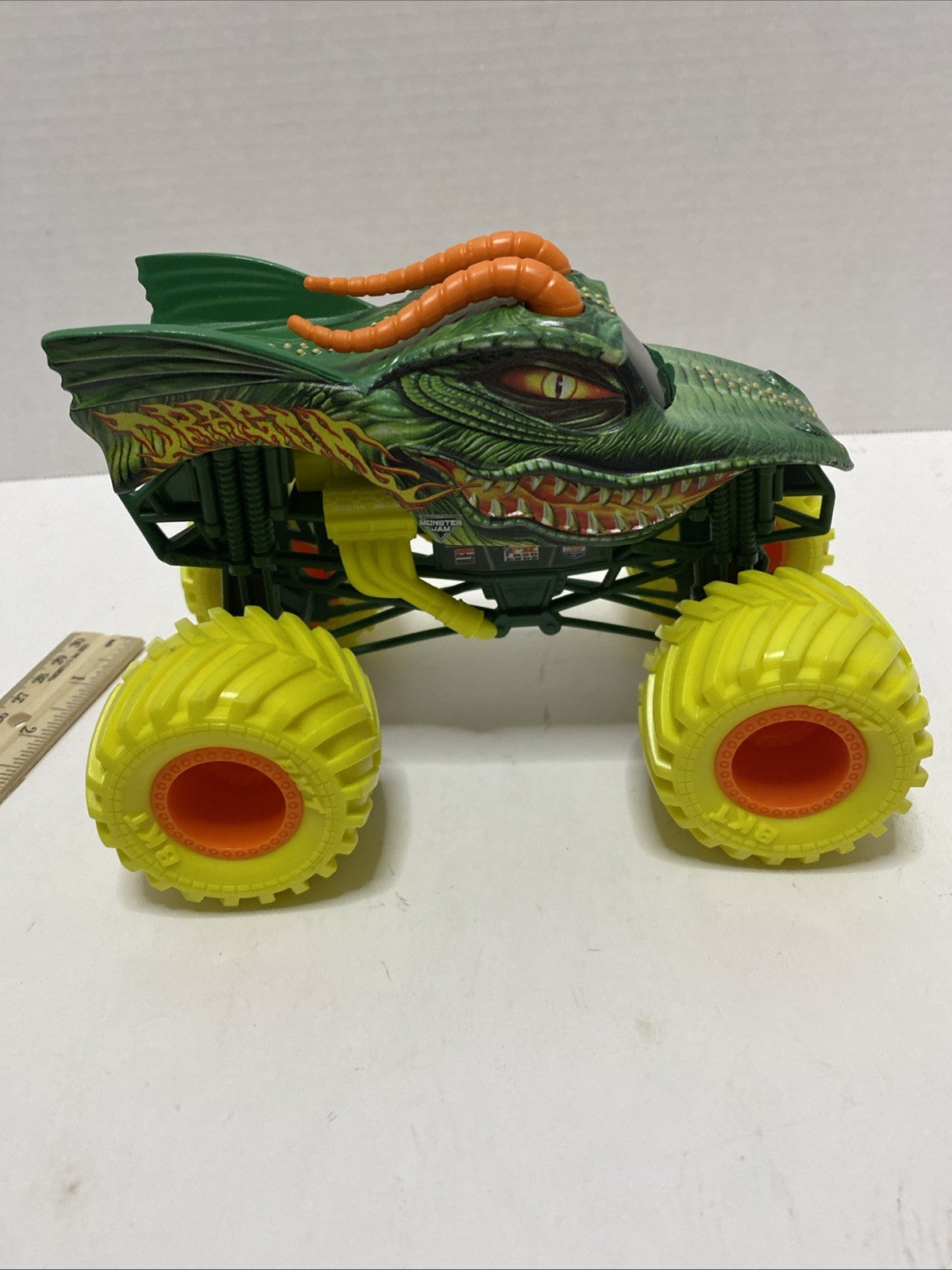 Monster Jam Truck DRAGON 1:24 Yellow Tires 2023 The BIG ONE