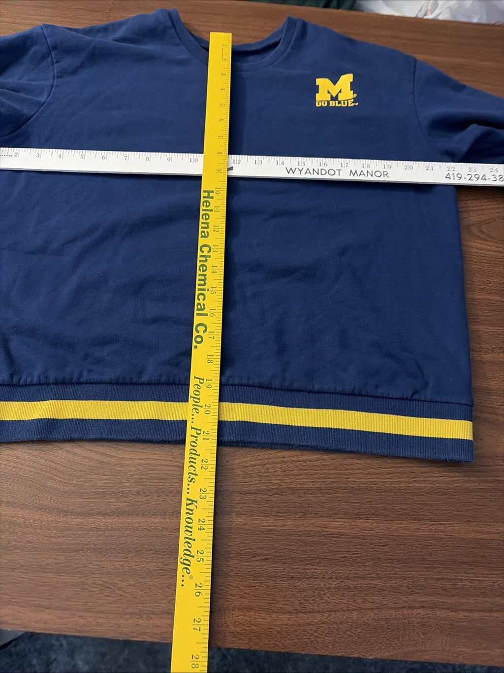 NUYU Large Women’s University Of Michigan Wolverine Sweatshirt