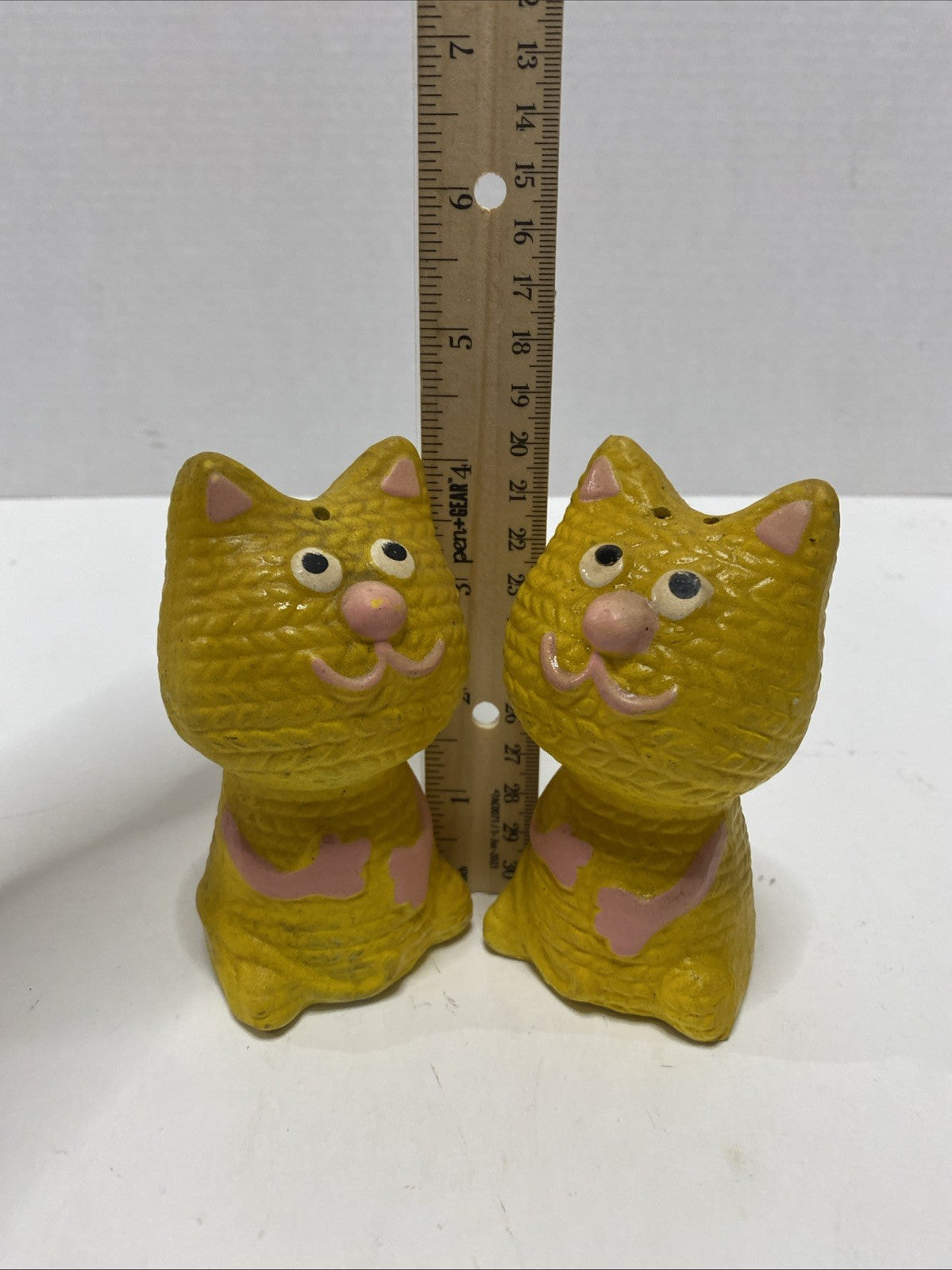 Vintage Yellow Yarn Ceramic Kitty Cat Salt And Pepper Shakers Has Stoppers Japan