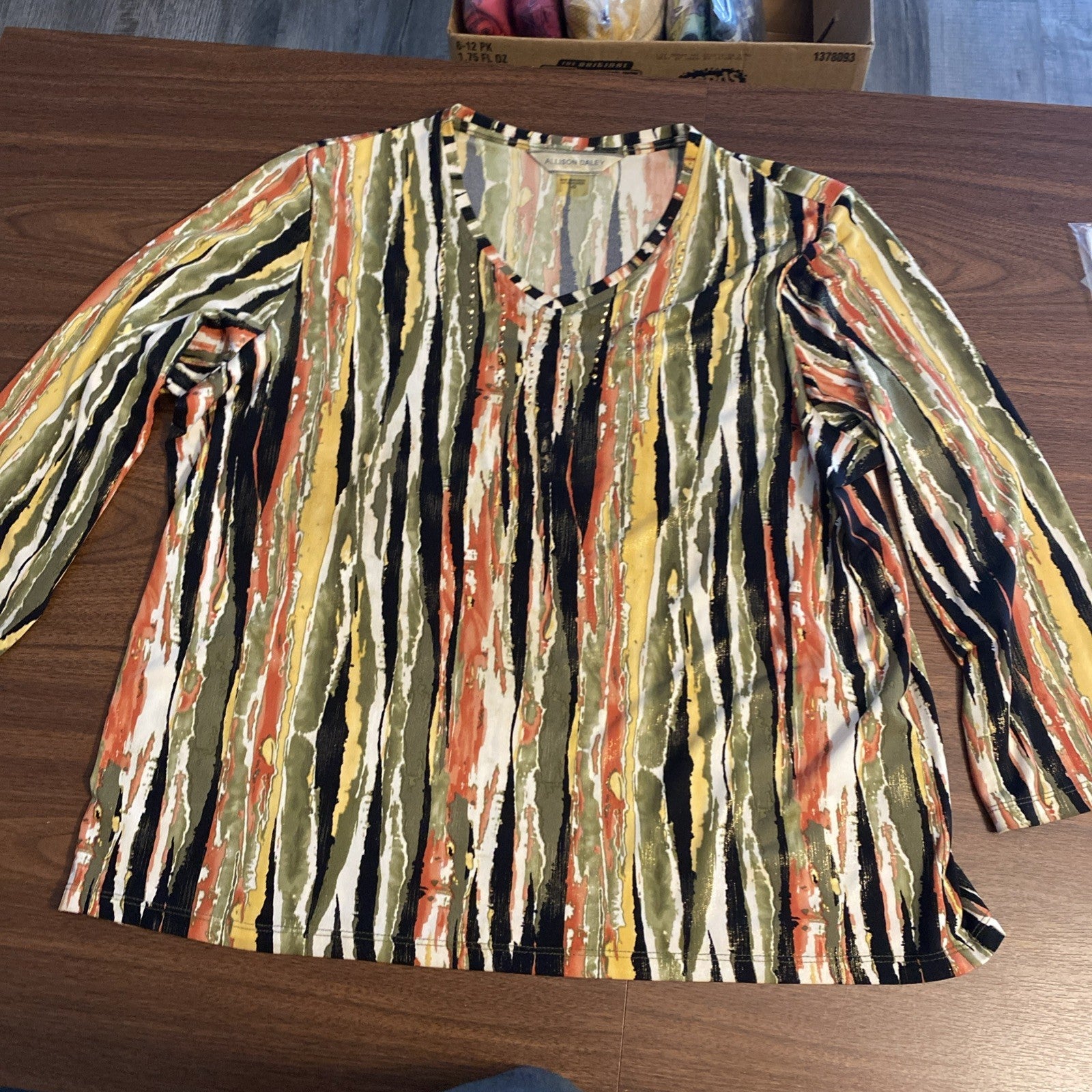 Alison Daly women’s large top multicolored three-quarter sleeved V-neck