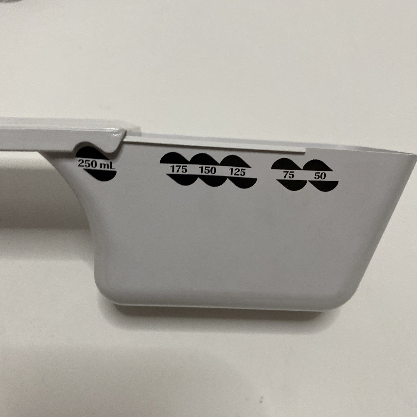 Pampered Chef Adjustable Sliding Measuring Cup 1/4 to 1 cup