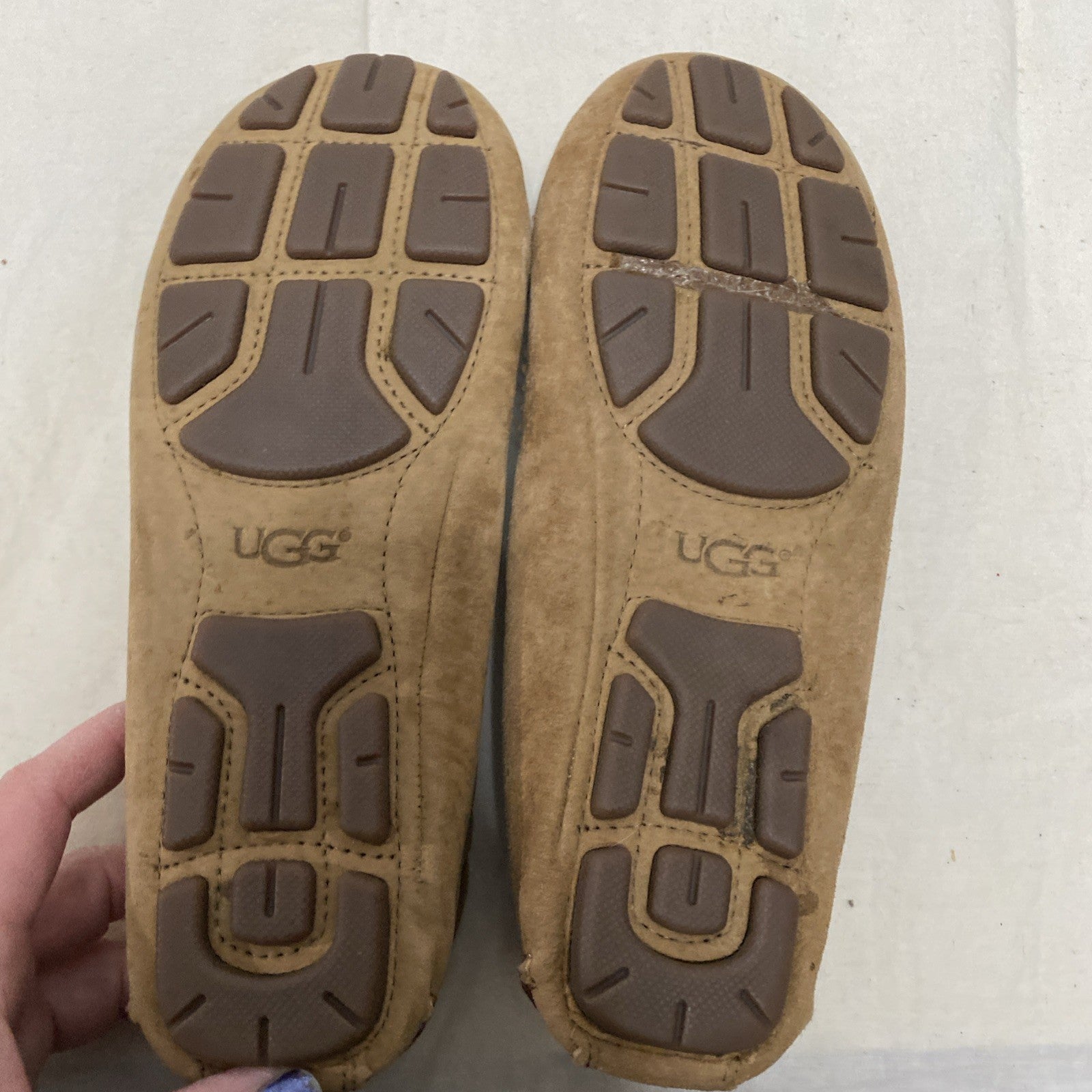 UGG Roni Moccasin Loafer Slipper Tan Suede Shearling Womens Size 6.5