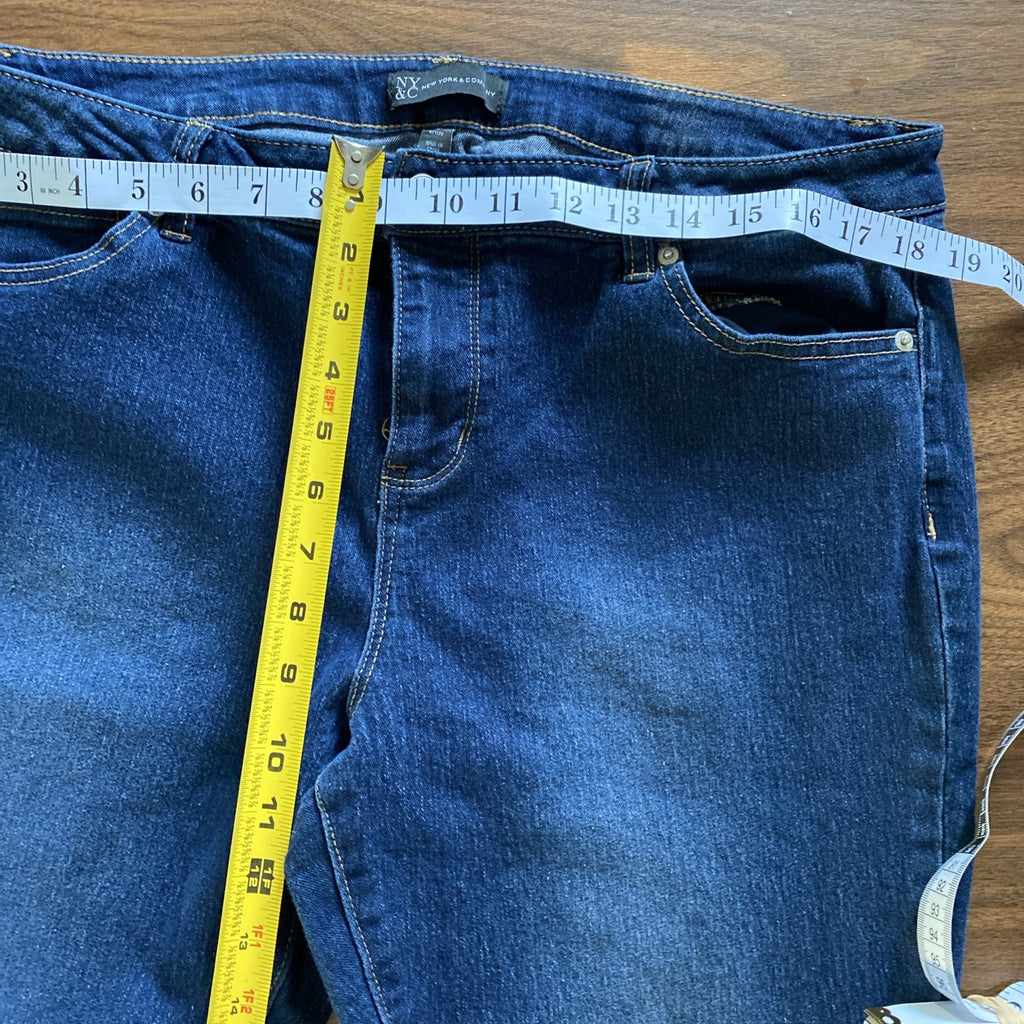 Women’s New York & Company Flat Front Jeans. Size 10P