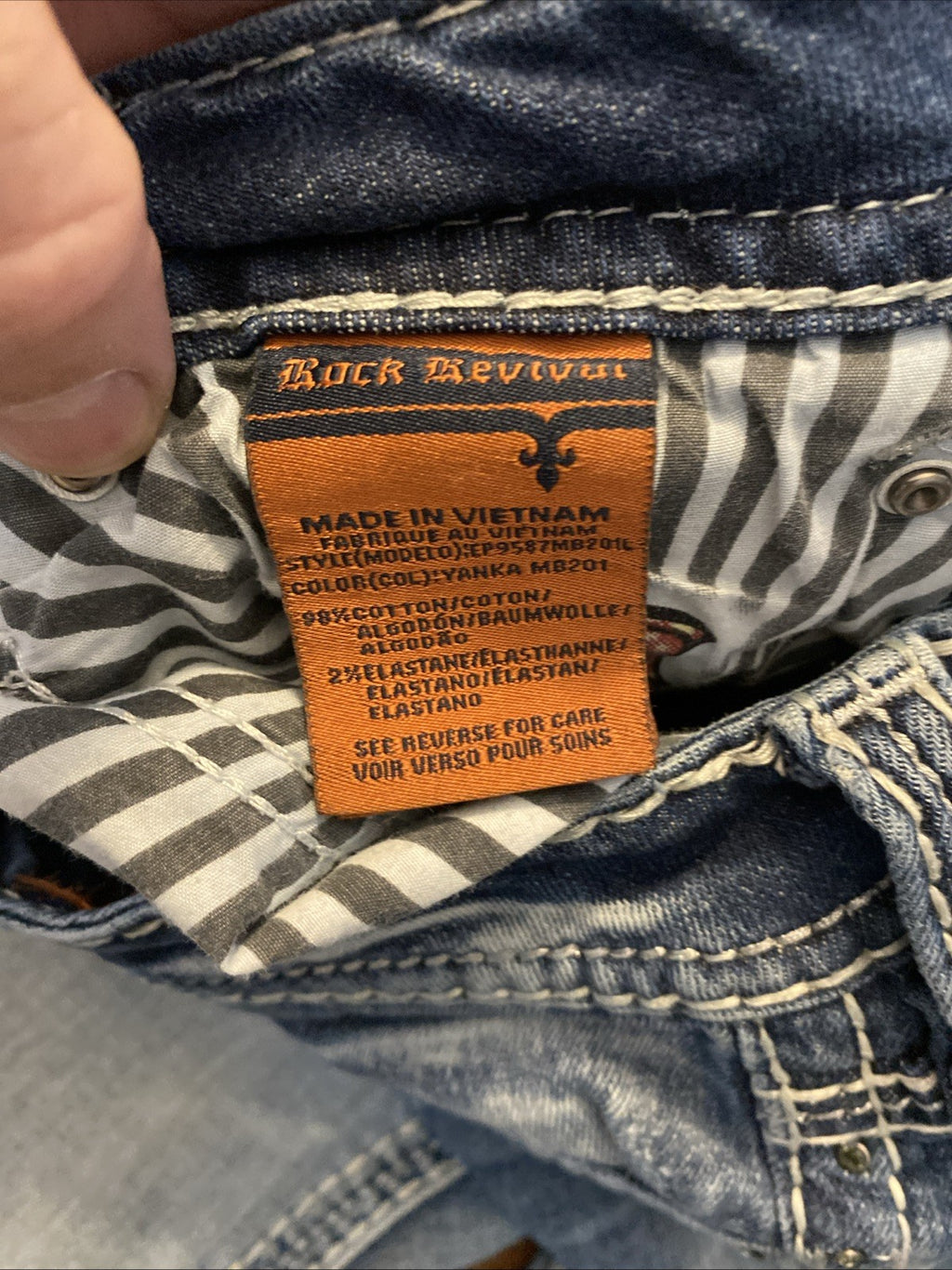 rock revival jeans womens 28x32 bootcut Mid-rise Yanka