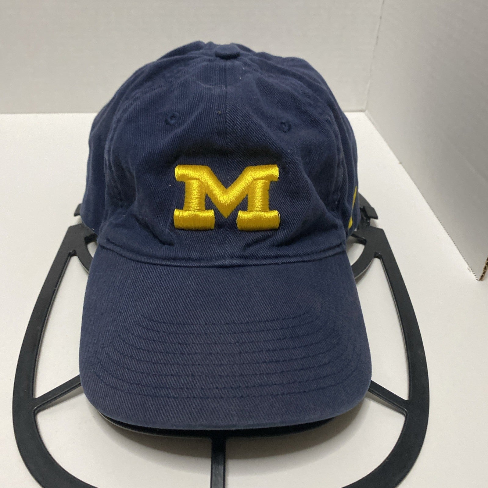 Michigan wolverine fitted Nike hat L/XL 