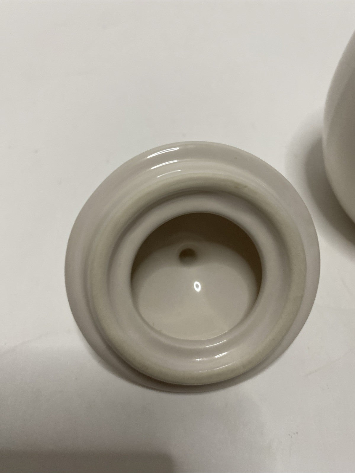 Rae Dunn Sugar Bowl "Sugar" with lid Approx. 4" tall warm white