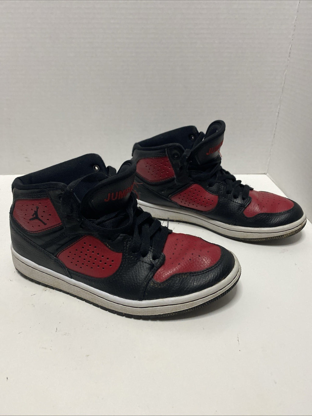 Jordan Men's Access  Red Black Lace Up Basketball Shoes - Size 5Y