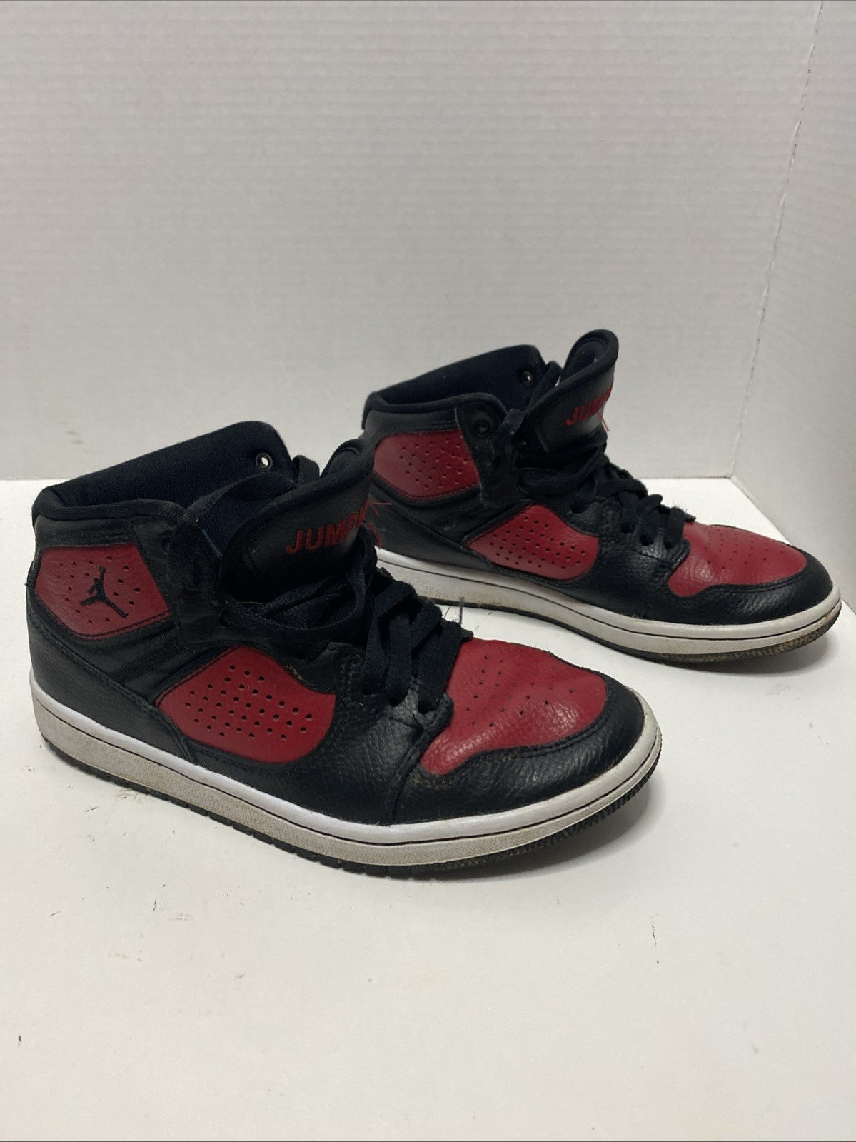 Jordan Men's Access  Red Black Lace Up Basketball Shoes - Size 5Y
