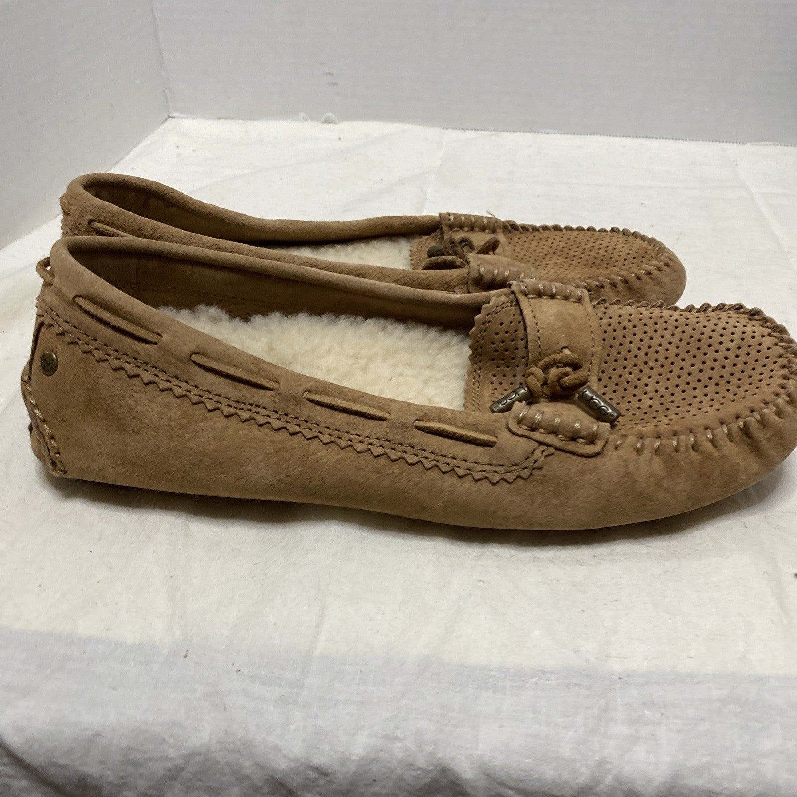UGG Roni Moccasin Loafer Slipper Tan Suede Shearling Womens Size 6.5