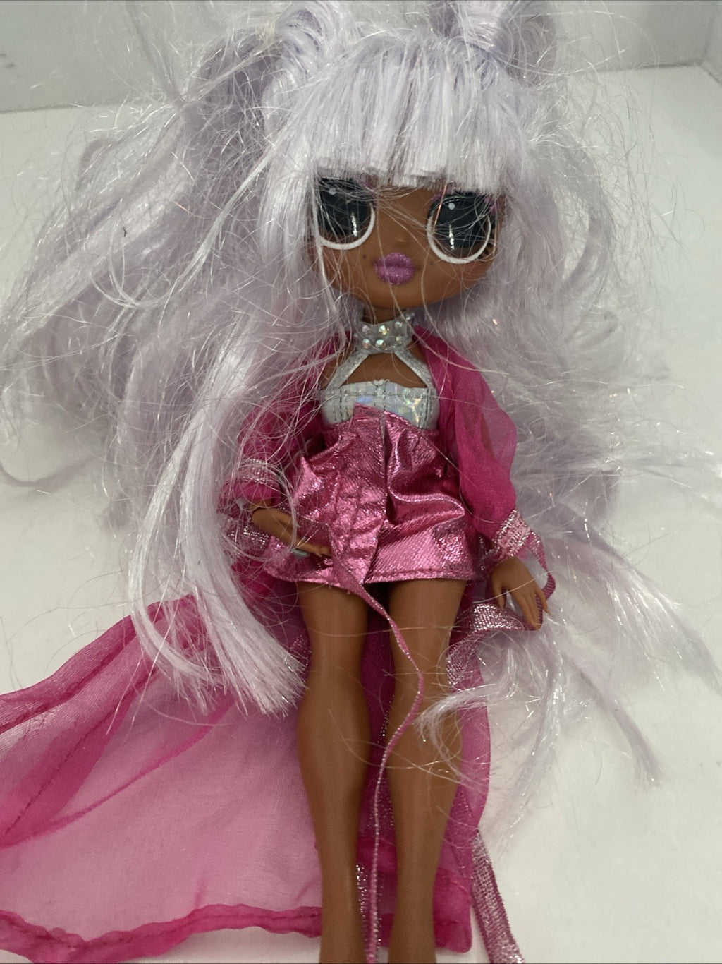 MGA 2019 LOL OMG Surprise 9” Posable Doll White  Hair Nails Lips Big Eyes