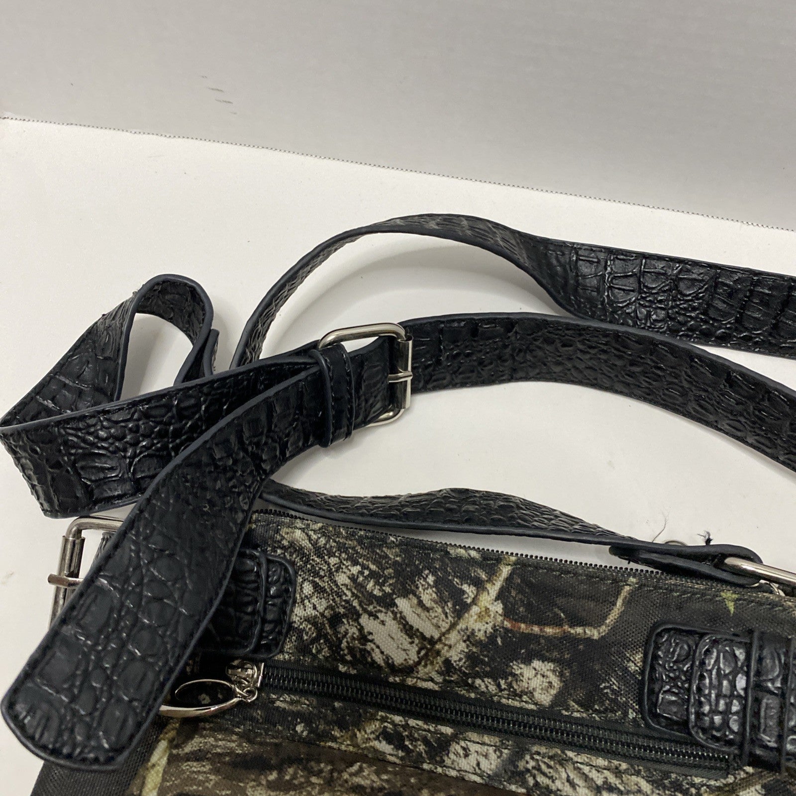 Camo Crossbody Bag Womens Adjustable Strap Multi Pocket Travel Outdoor Casual