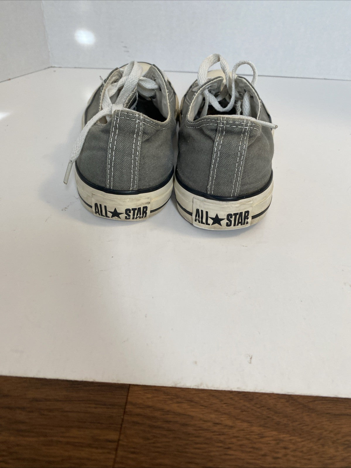 Converse low top gray Mens Sz 6 women’s size 8