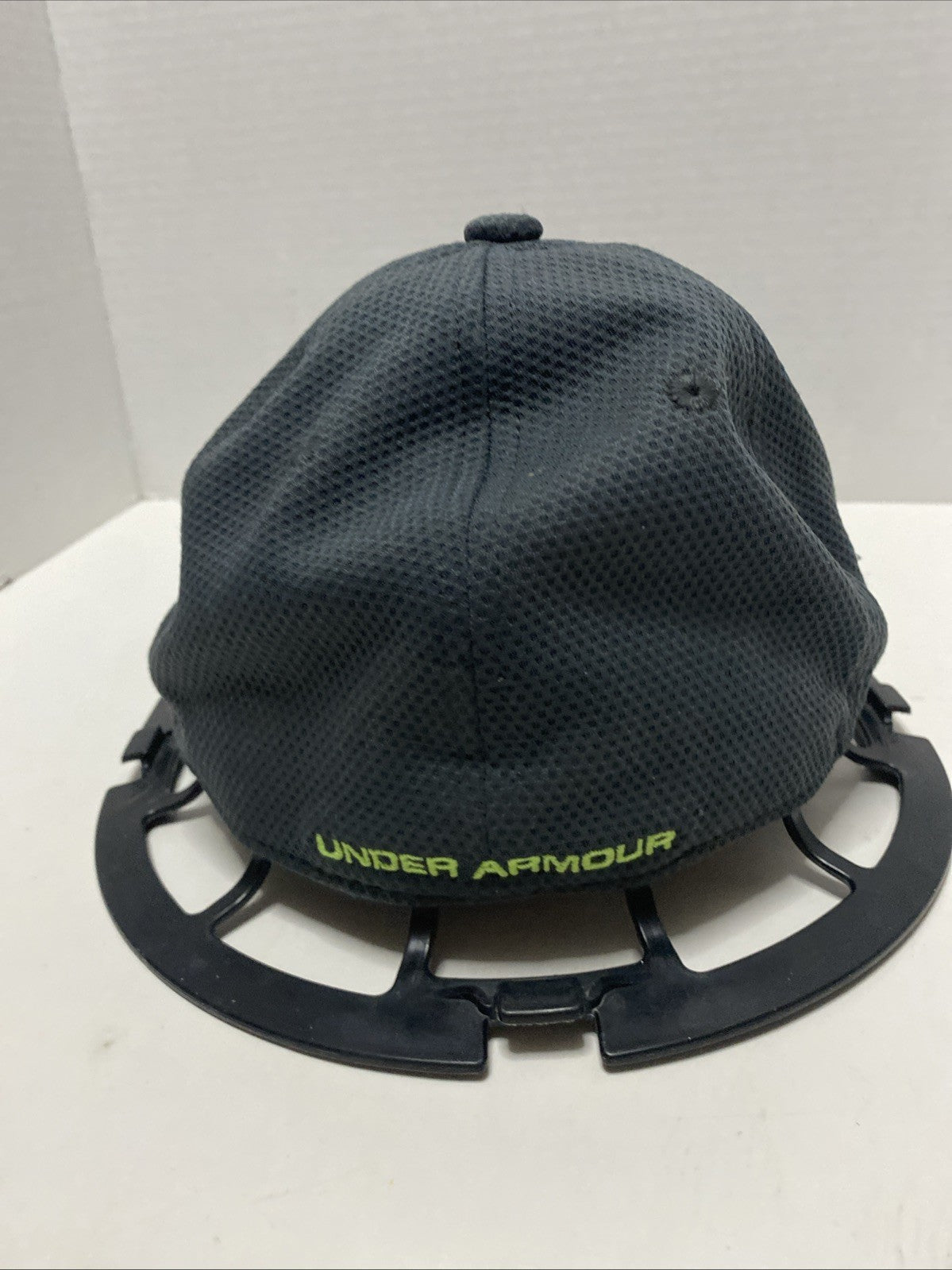 Under Armour Youth Fitted Hat Gray S/M. Lightweight Embroidered Polyester