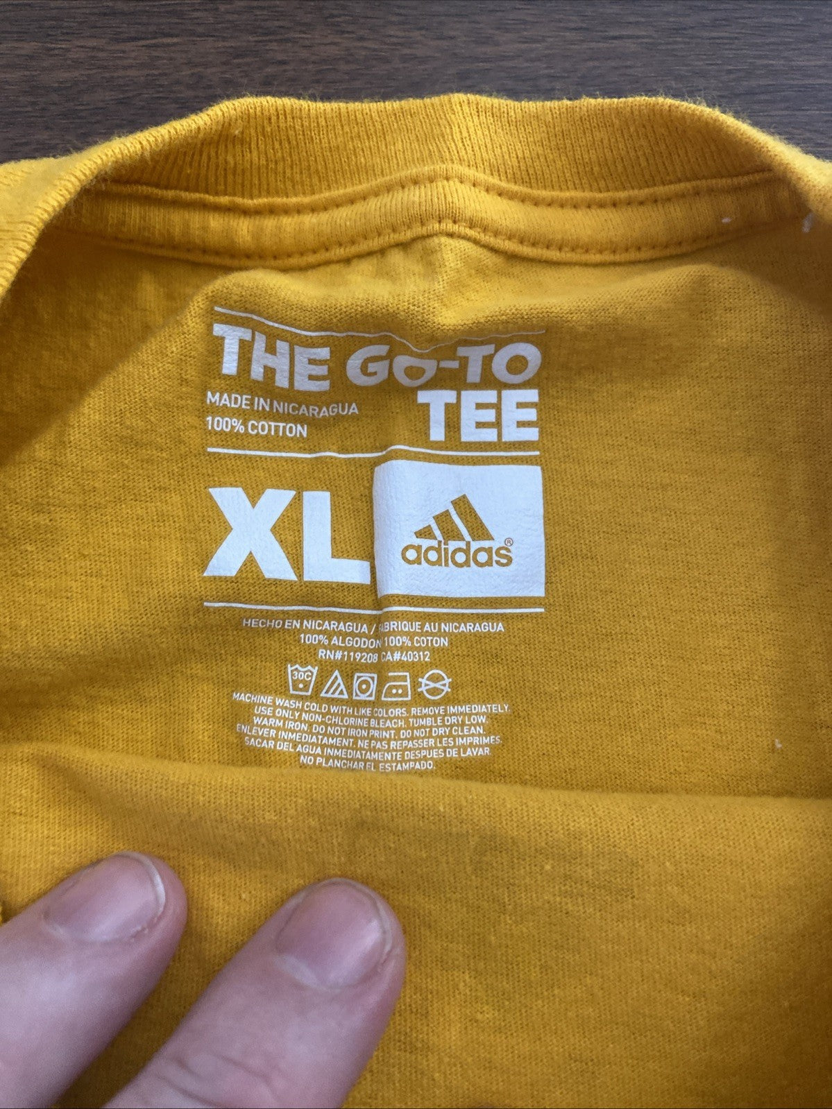 Adidas men’s extra-large short sleeve T-shirt yellow NBA Cleveland Cavaliers Cav