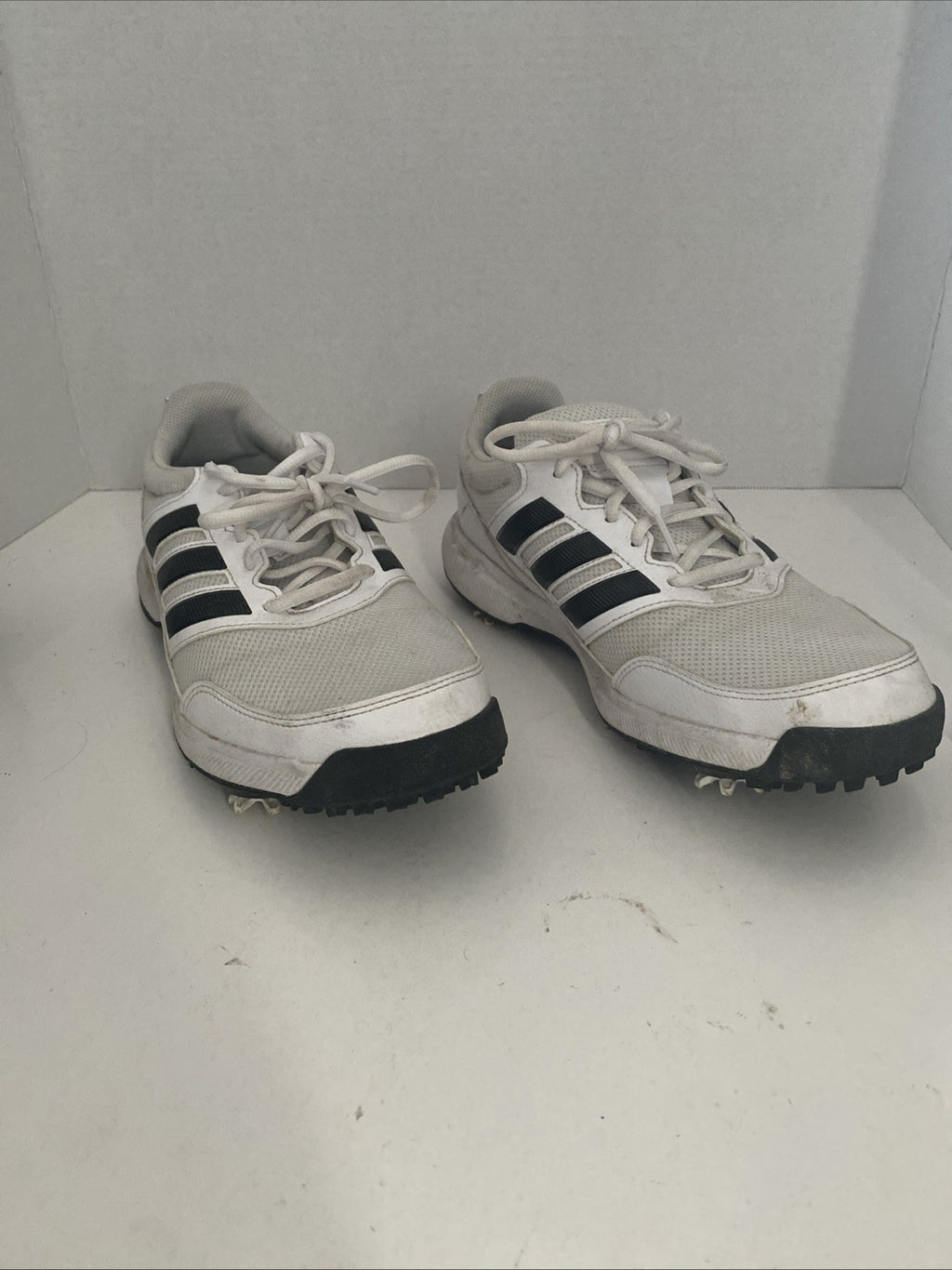 Adidas Men’s Size 9.5 Golf Shoes Sneakers White Black Cleats Spikes BO