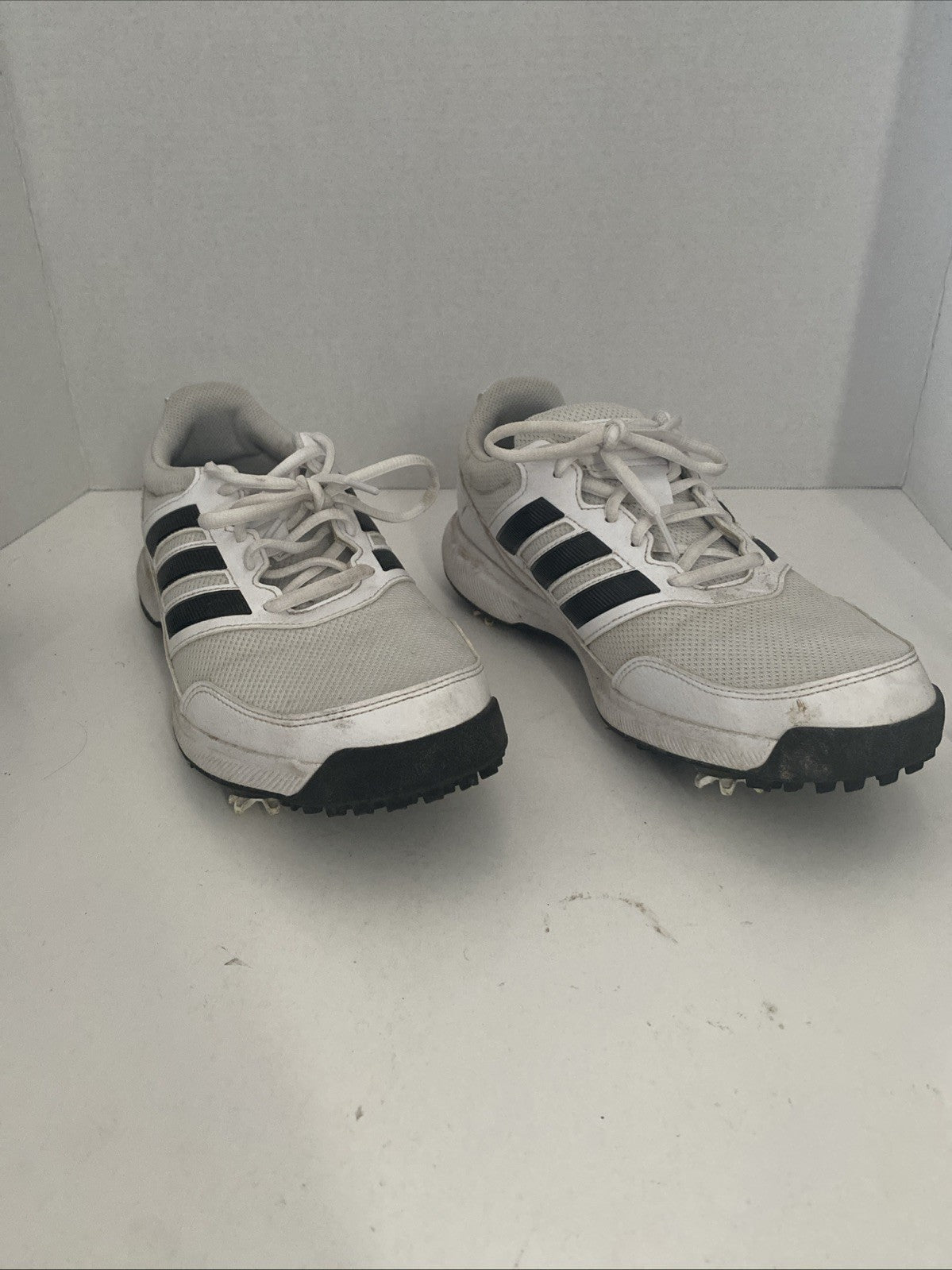 Adidas Men’s Size 9.5 Golf Shoes Sneakers White Black Cleats Spikes BO