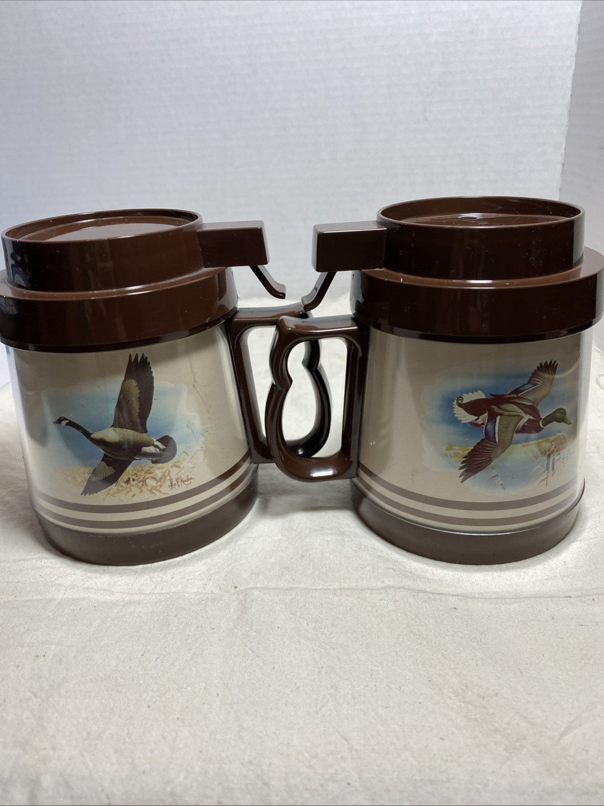 2 Vintage Thermo Serv Les Kouba Canadian Goose & Mallard Duck Spill Proof Mugs