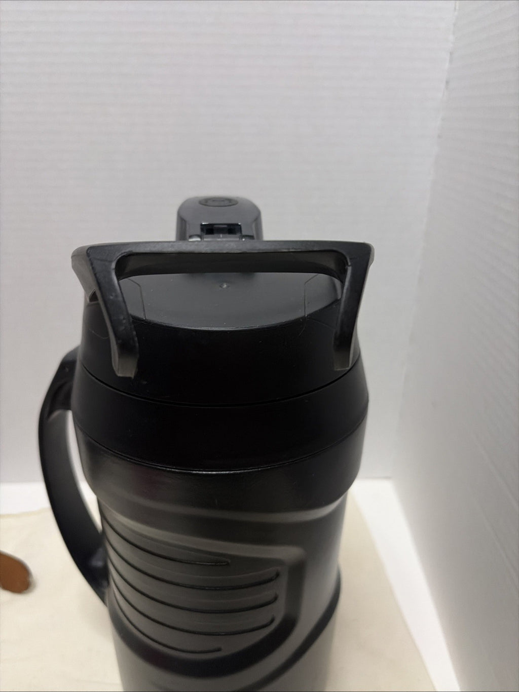 Under Armour Half Gallon Water Bottle 64oz Insulated Water Bottle W Fence Hooks 