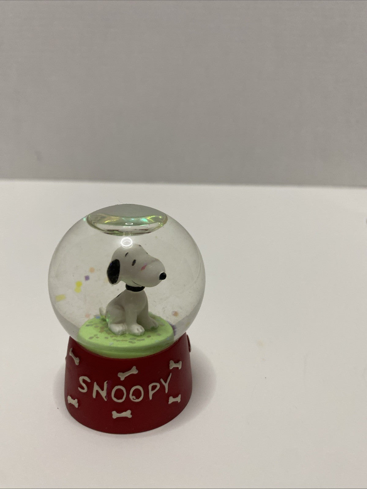 SNOOPY SNOW GLOBE  UNIQUE  RED BASE "SNOOPY" WITH DOG BONES  