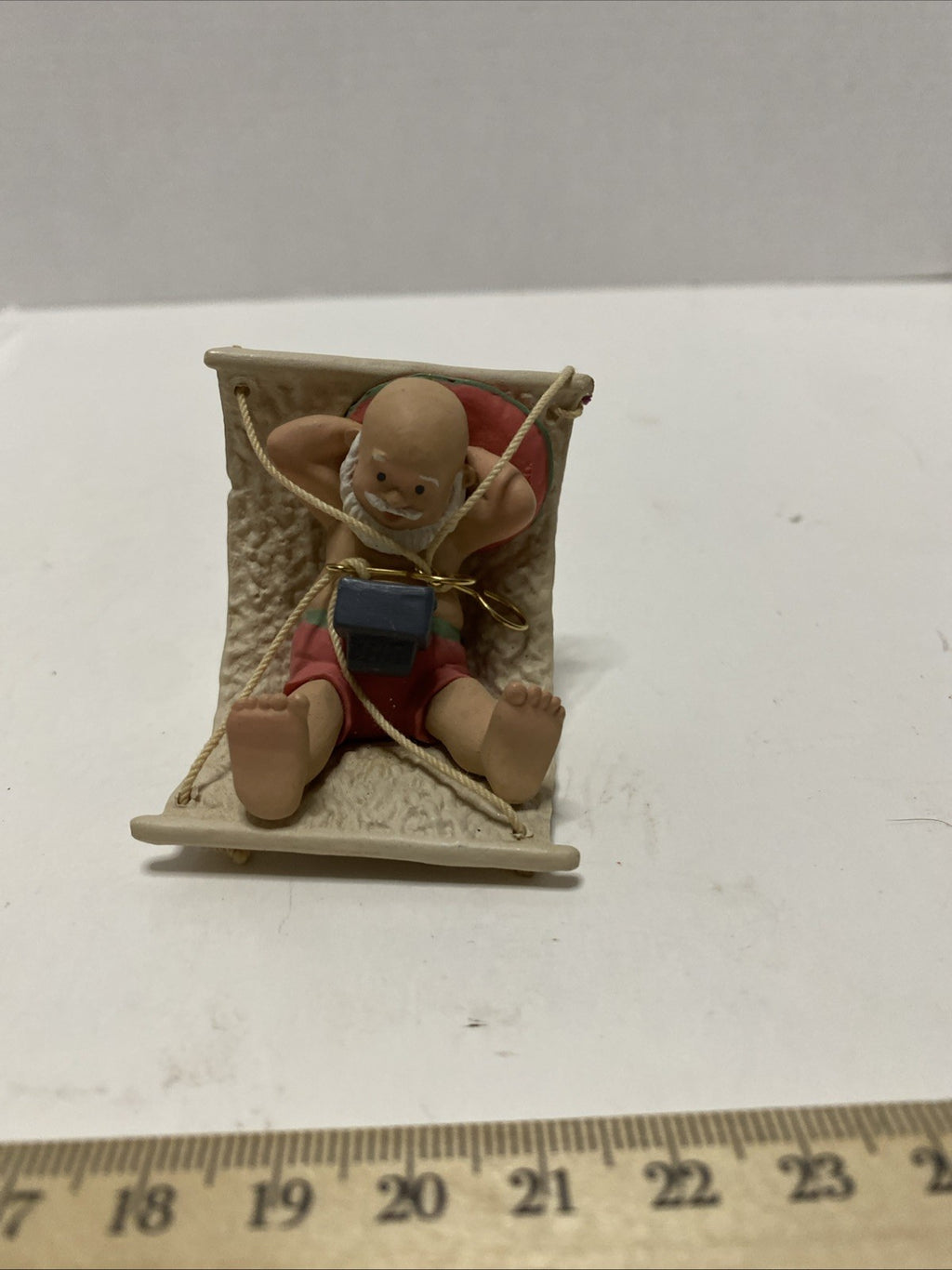 1989 Hallmark Keepsake Ornament "TV Break"