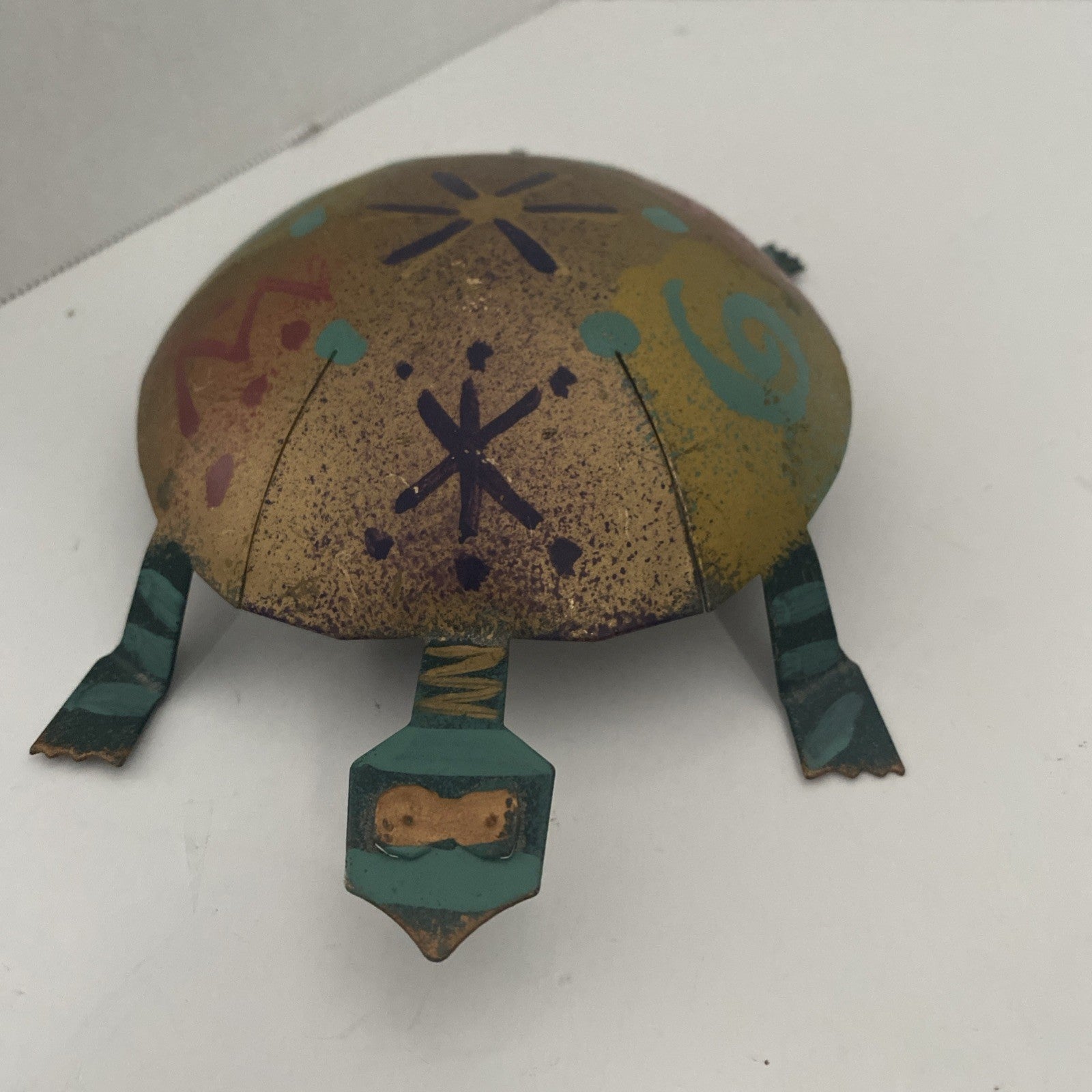 Young Stown Metal turtle decor gold and black
