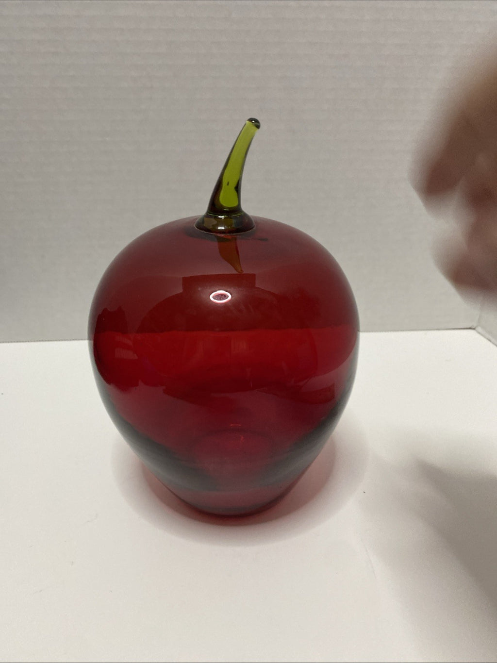 Beautiful Vintage Viking Art Glass Red Apple w/Green Stem 7"H