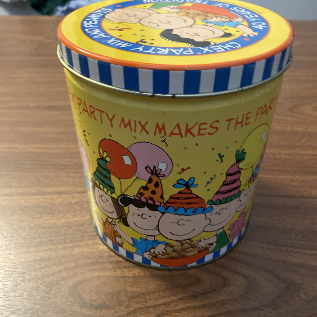 CHEX PEANUTS CHARLIE BROWN AND THE GANG 5" ROUND METAL TIN WITH LID Vintage