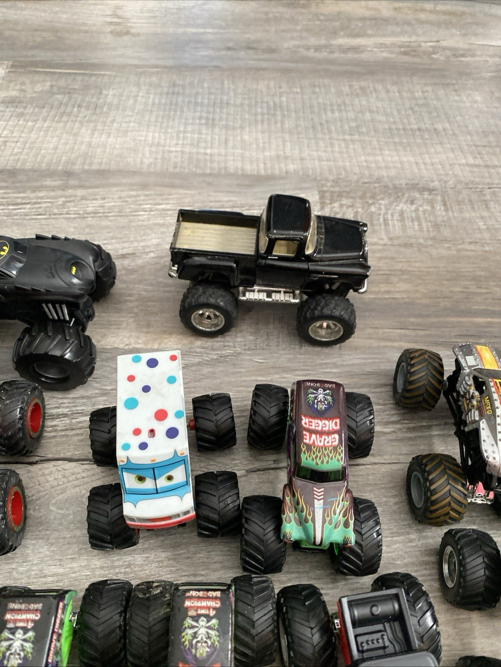Hot Wheels 1:64 Monster Jam 4x4 Trucks - 37 Cars Batman, Grave Digger, And More