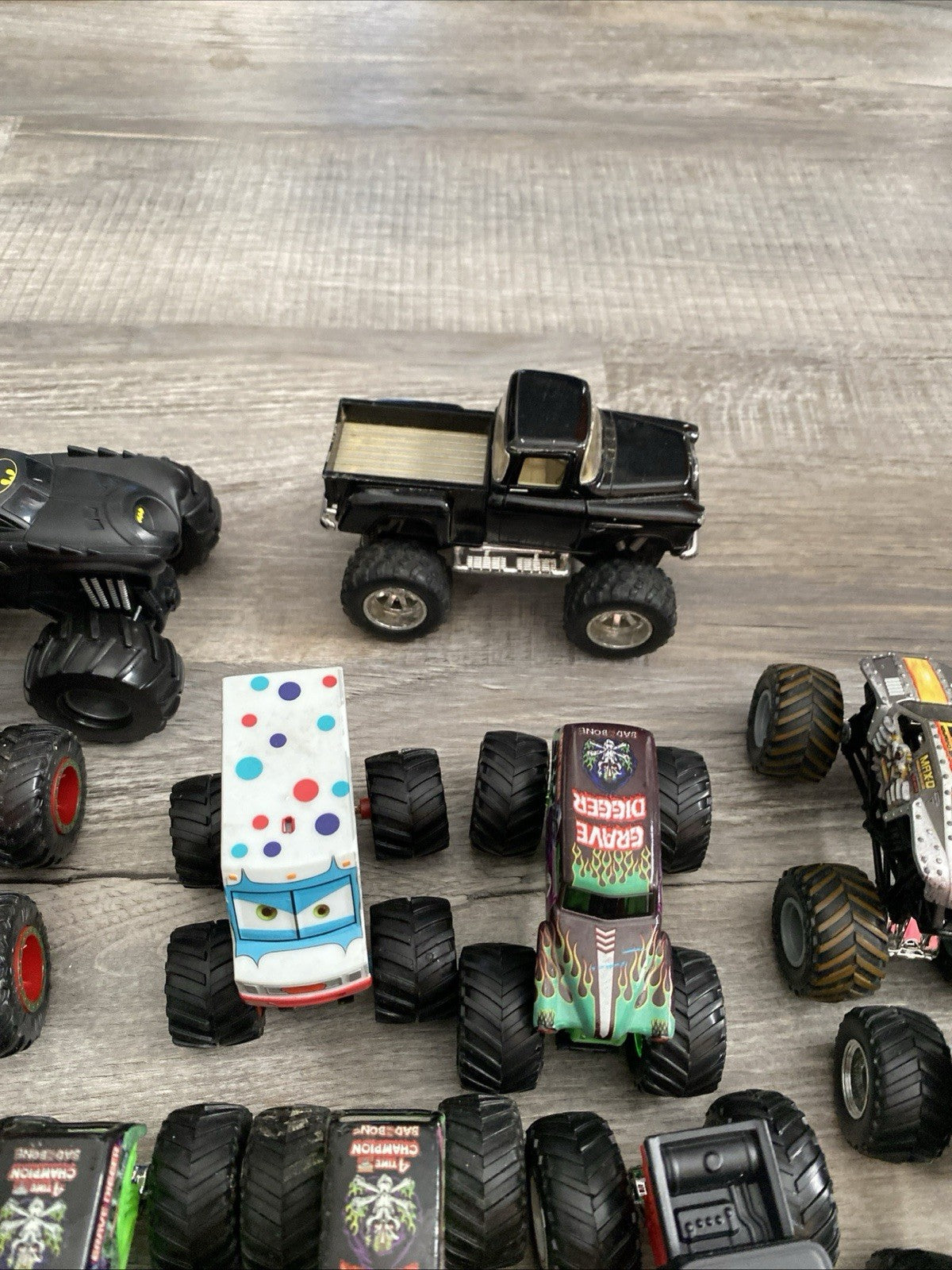 Hot Wheels 1:64 Monster Jam 4x4 Trucks - 37 Cars Batman, Grave Digger, And More