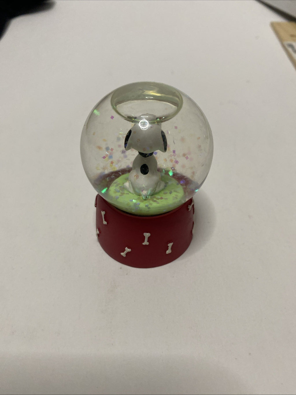 SNOOPY SNOW GLOBE  UNIQUE  RED BASE "SNOOPY" WITH DOG BONES  