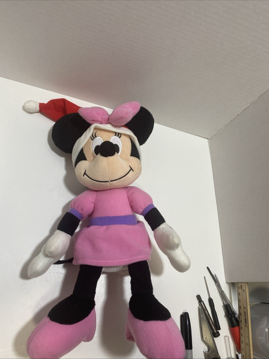 Kohls Cares Minnie Mouse Wearing Santa Hat Plush Stuffed Animal Christmas 