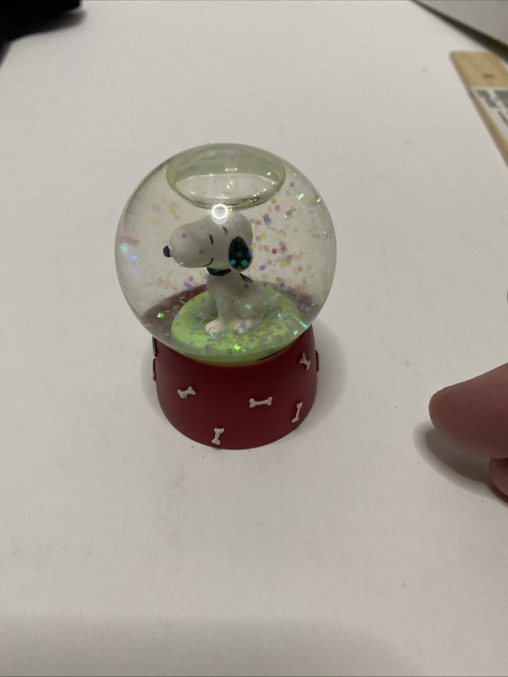 SNOOPY SNOW GLOBE  UNIQUE  RED BASE "SNOOPY" WITH DOG BONES  