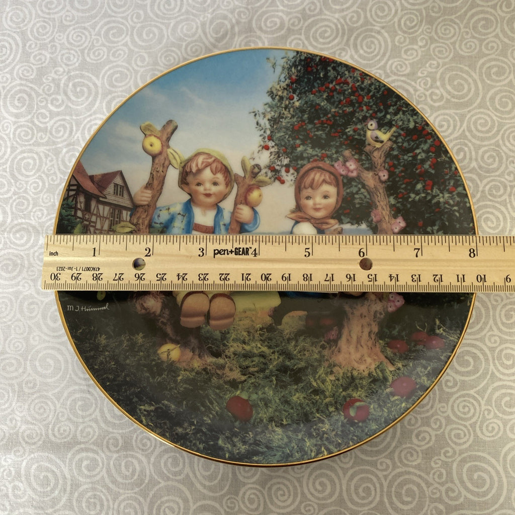 Hummel Apple Tree Boy & Girl Little Companions Collector Plate Danbury Mint