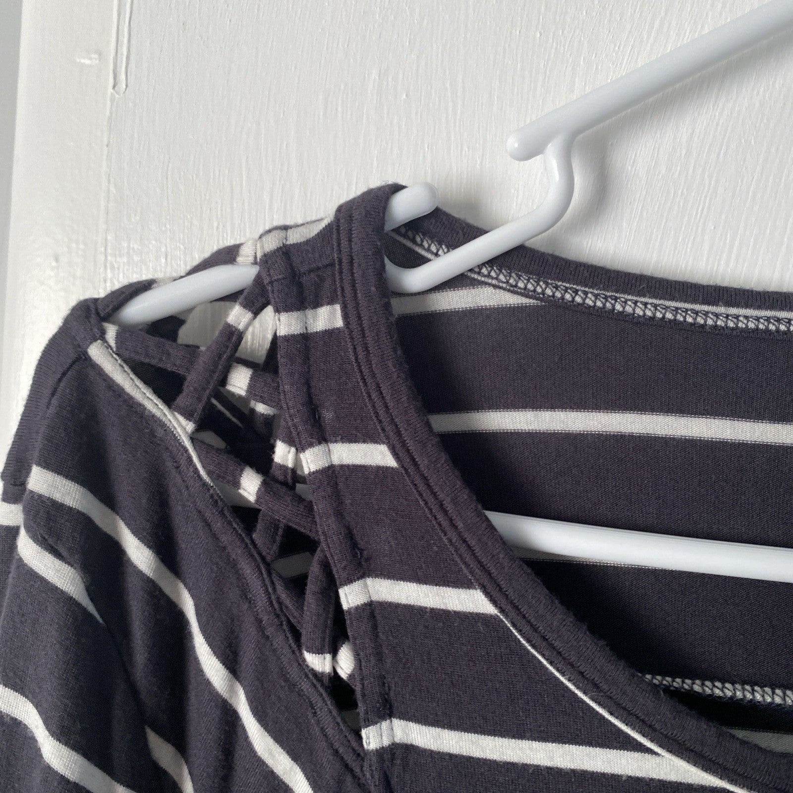 Maurice is 24 seven extra large women’s top longsleeve black white stripes E-007