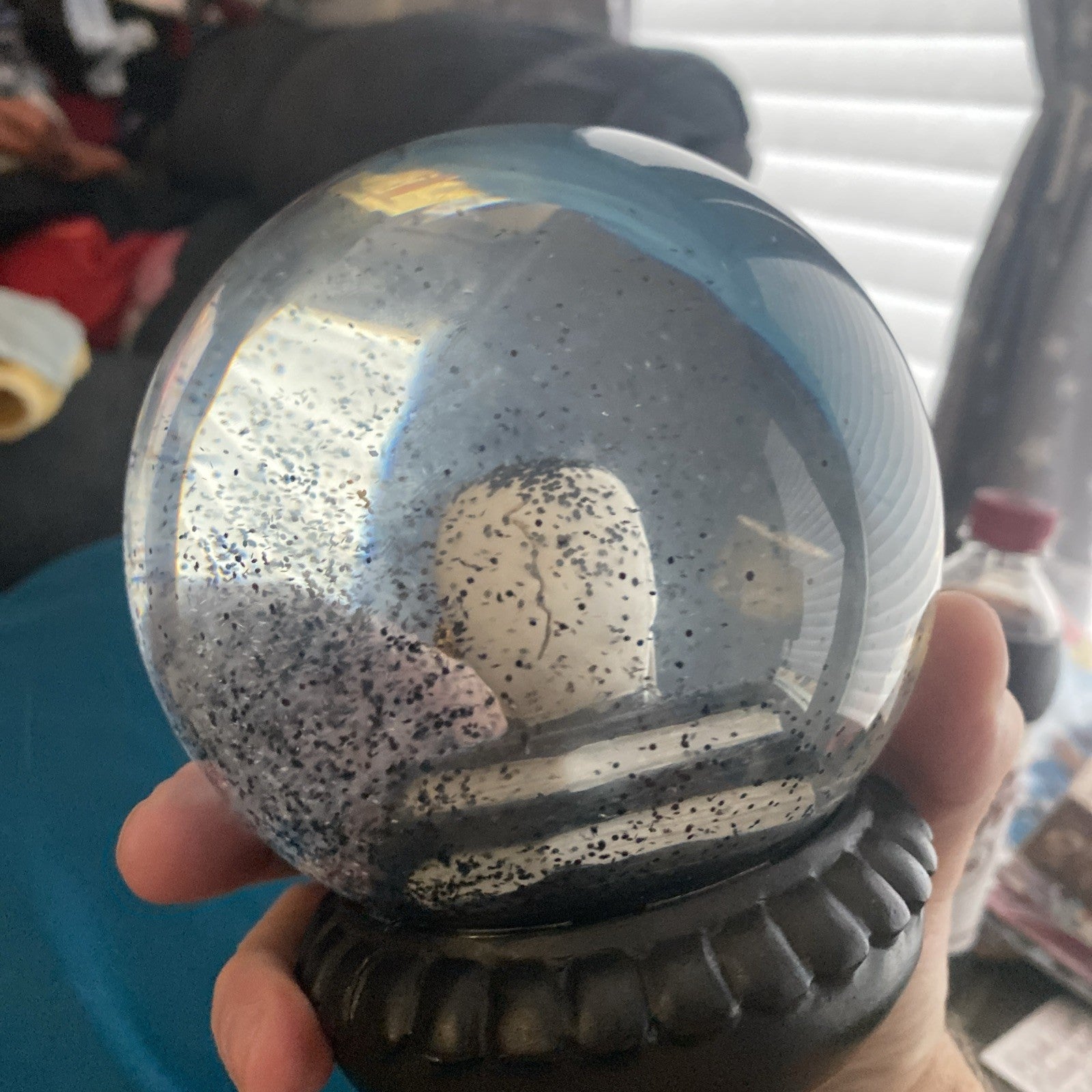 Skull On Books Snow globe