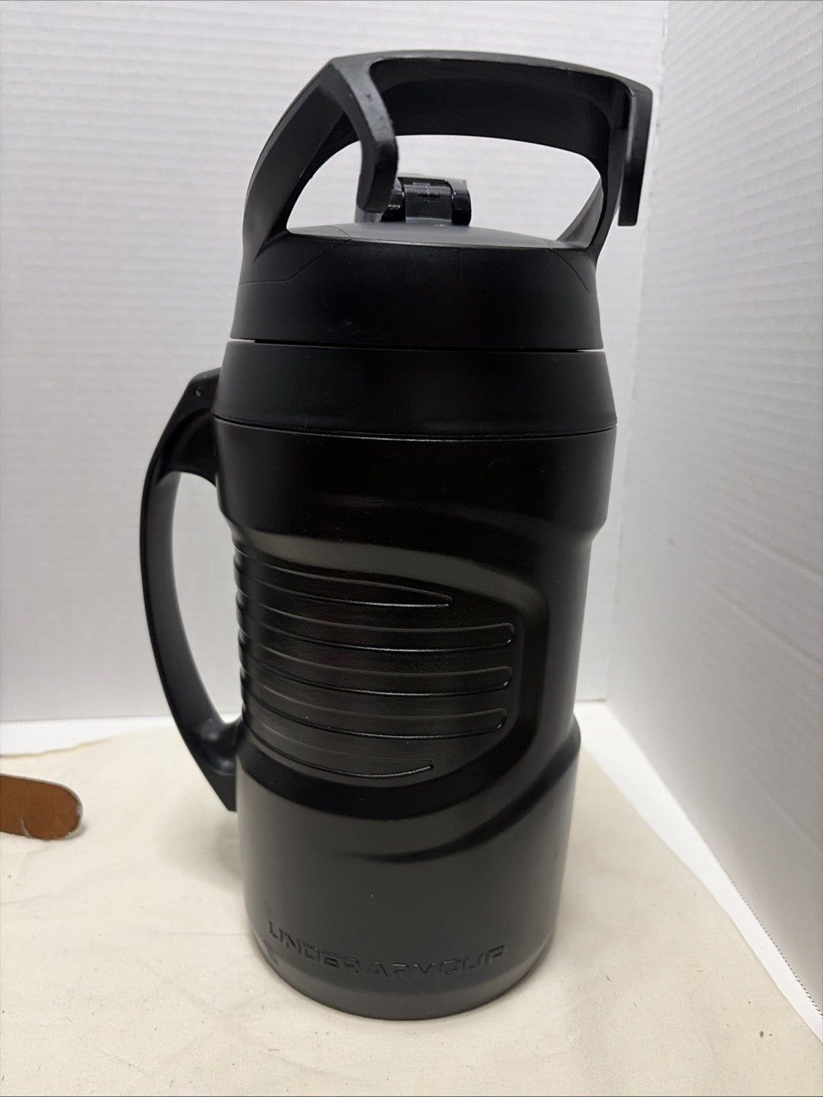 Under Armour Half Gallon Water Bottle 64oz Insulated Water Bottle W Fence Hooks 