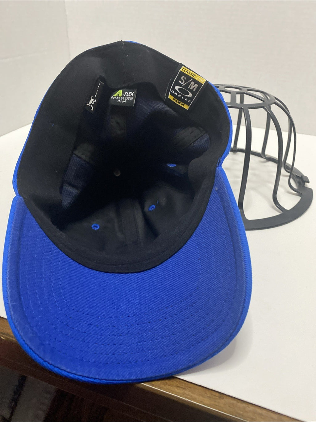 VINTAGE Oakley Hat Cap. Flex S/M Blue White Hydrolix Metal Logo.