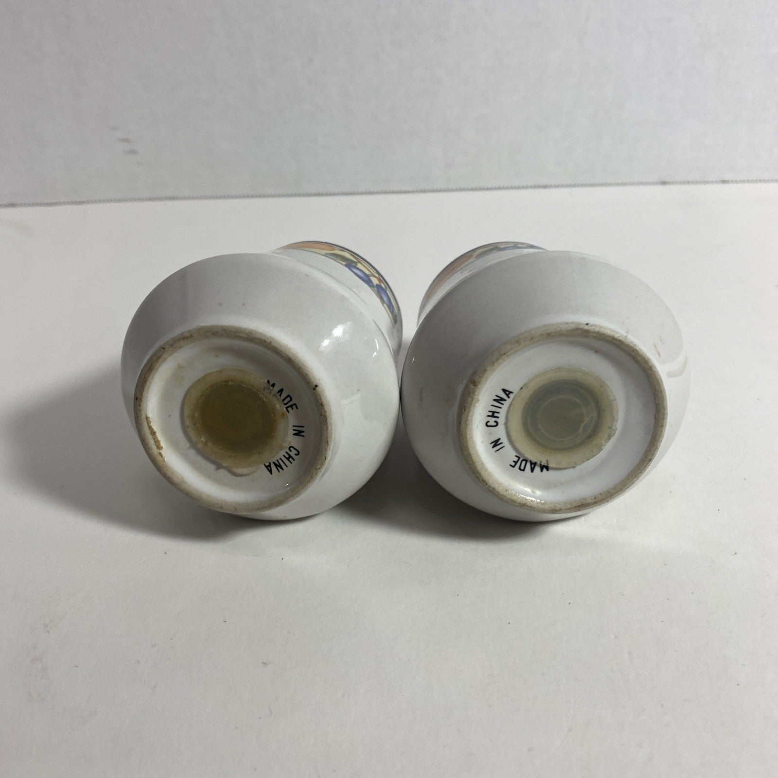 Oneida The Select Collection Orchard Stoneware Salt and Pepper Shaker- Pre-Owned