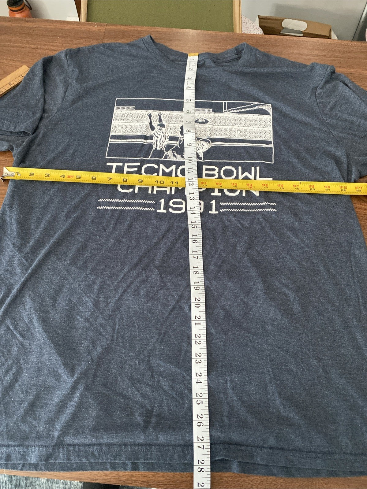 Men’s extra-large tech bow bold championship 1991 T-shirt video 