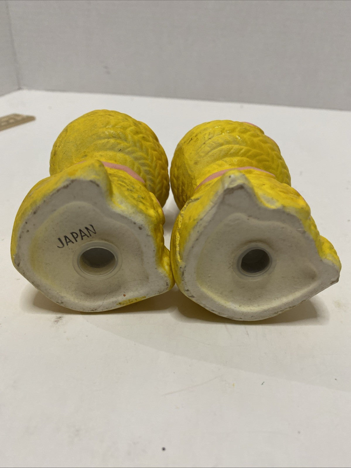 Vintage Yellow Yarn Ceramic Kitty Cat Salt And Pepper Shakers Has Stoppers Japan