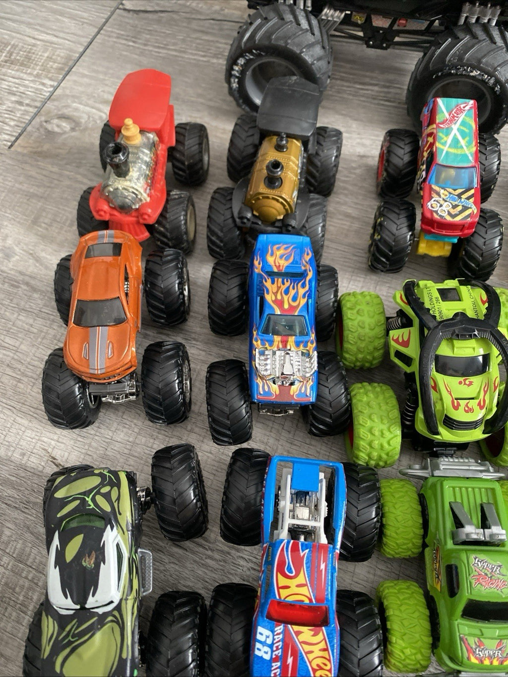 Hot Wheels 1:64 Monster Jam 4x4 Trucks - 37 Cars Batman, Grave Digger, And More