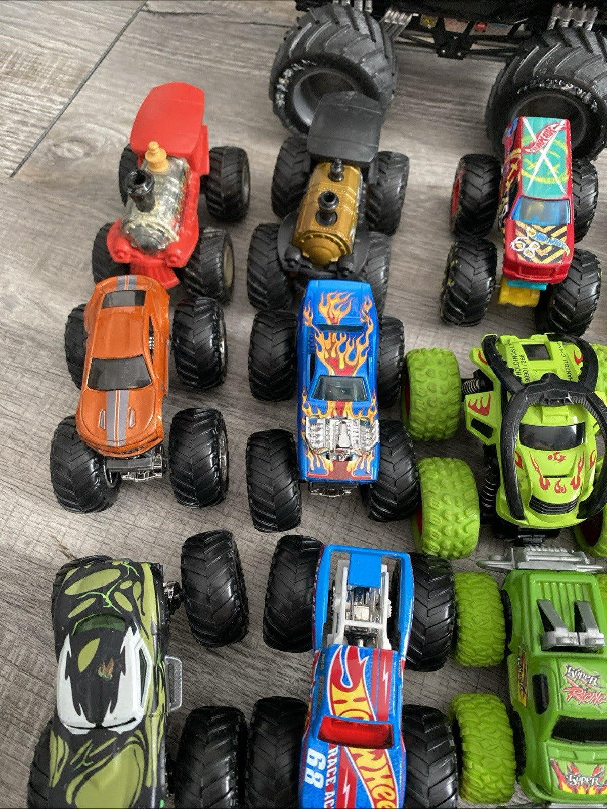 Hot Wheels 1:64 Monster Jam 4x4 Trucks - 37 Cars Batman, Grave Digger, And More