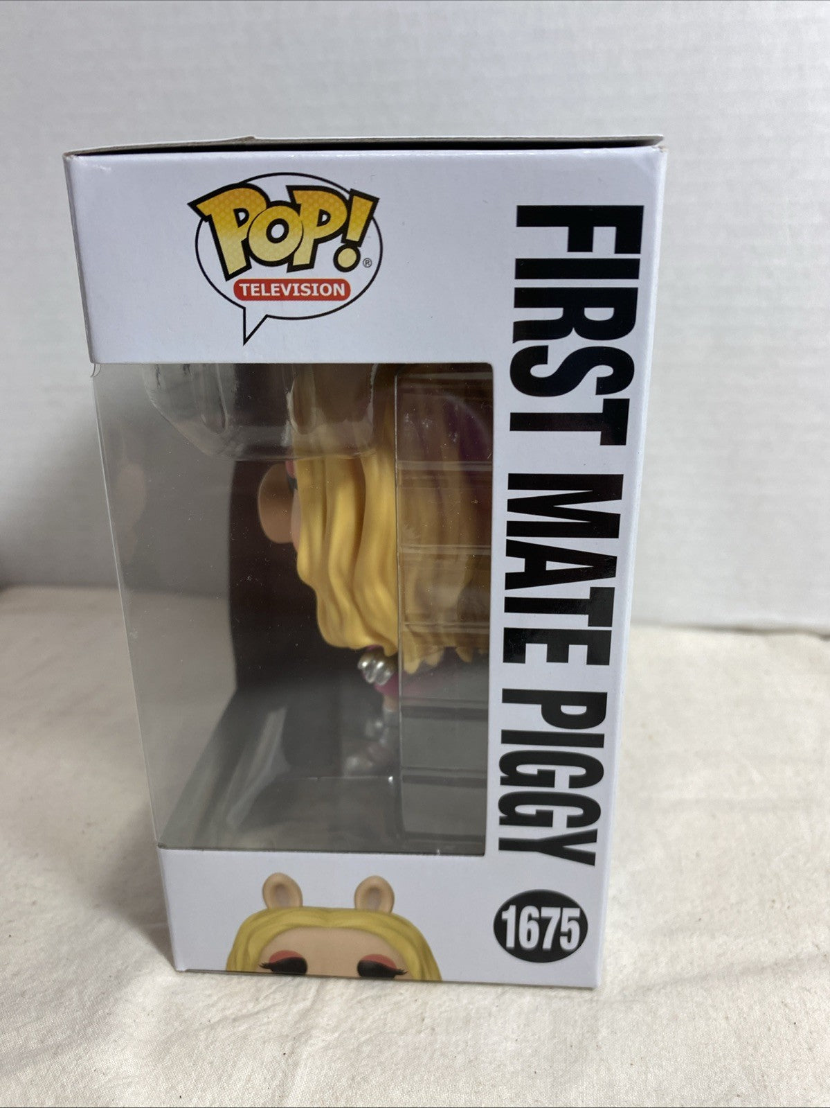 Funko Pop First Mate Piggy #1675 The Muppets w/Protector