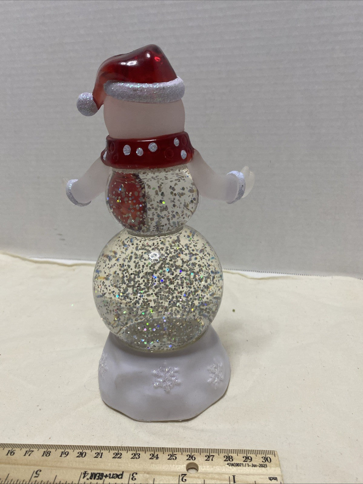 Cracker Barrel Just Chillin Lighted Snowman Home Decor Colorful Christmas Globe