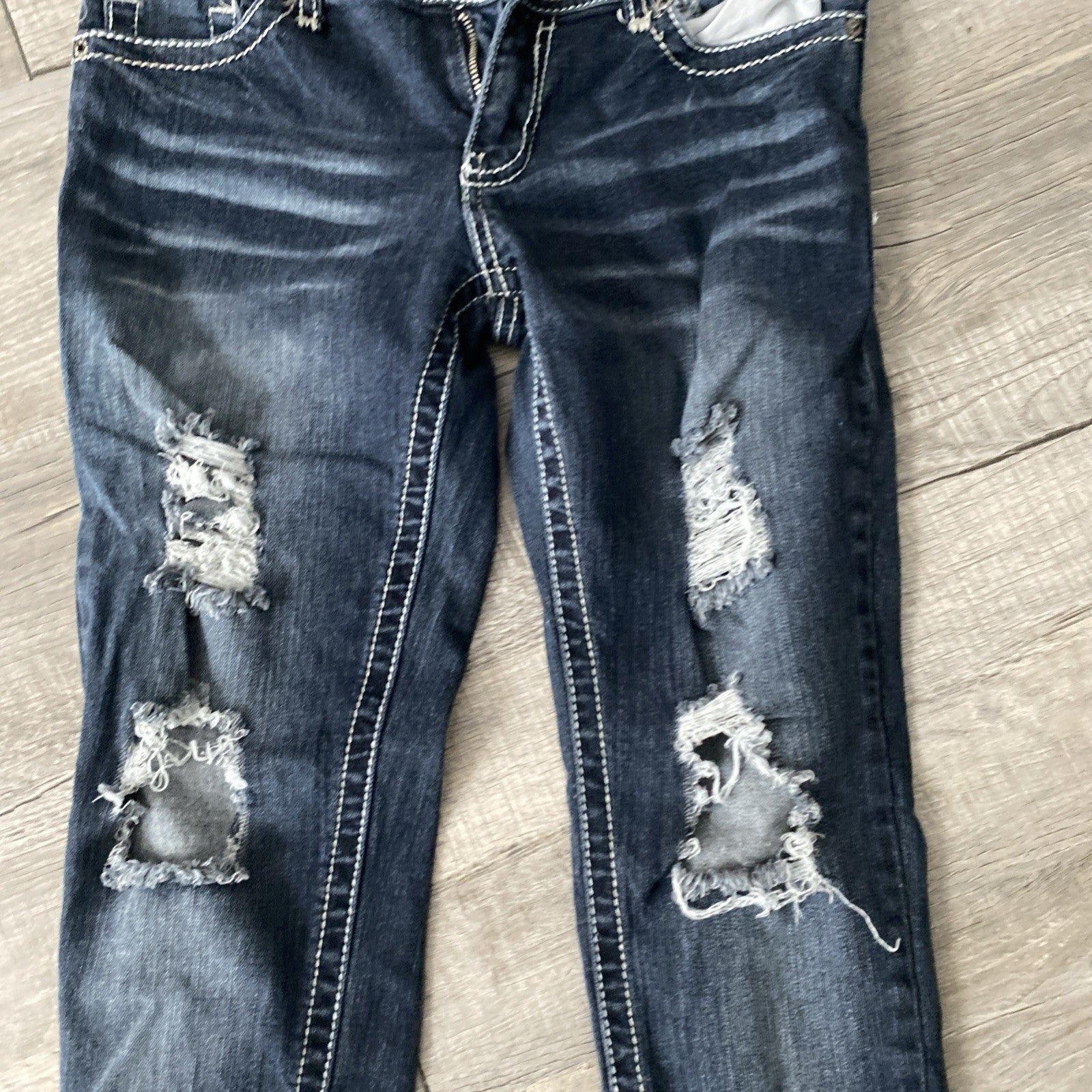21 black women’s denim distressed jeans size 7/8