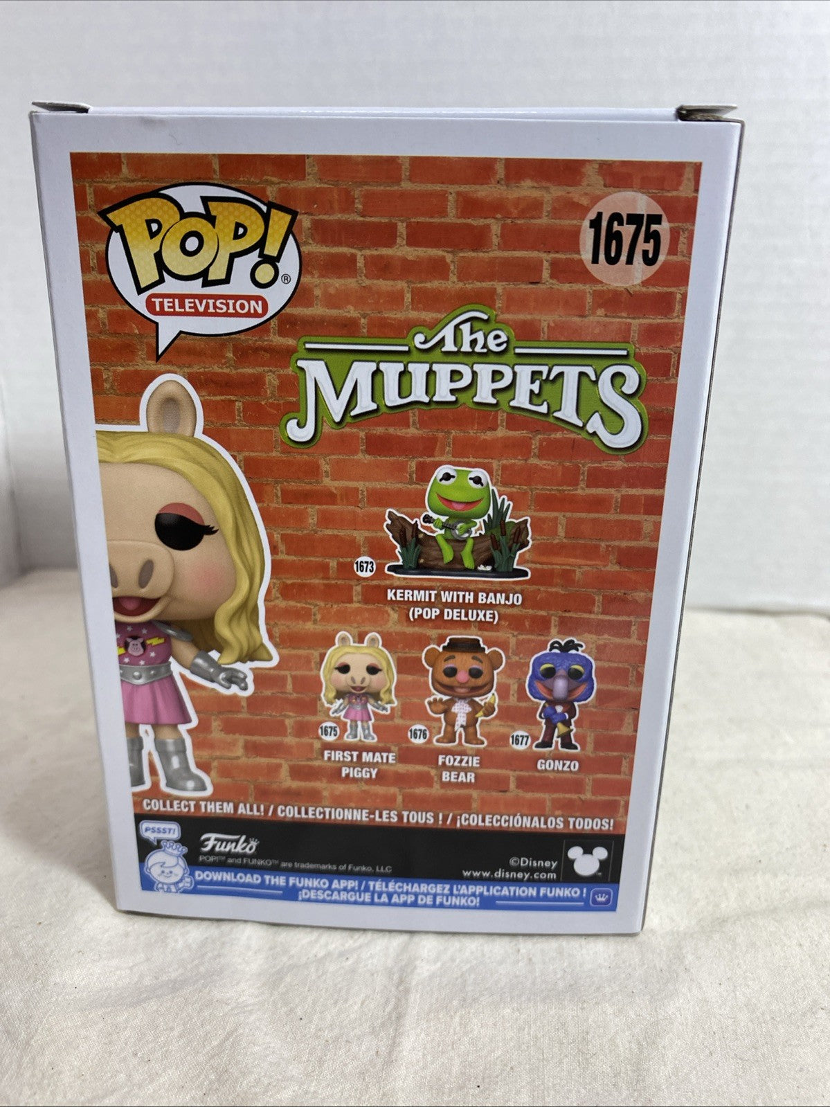 Funko Pop First Mate Piggy #1675 The Muppets w/Protector