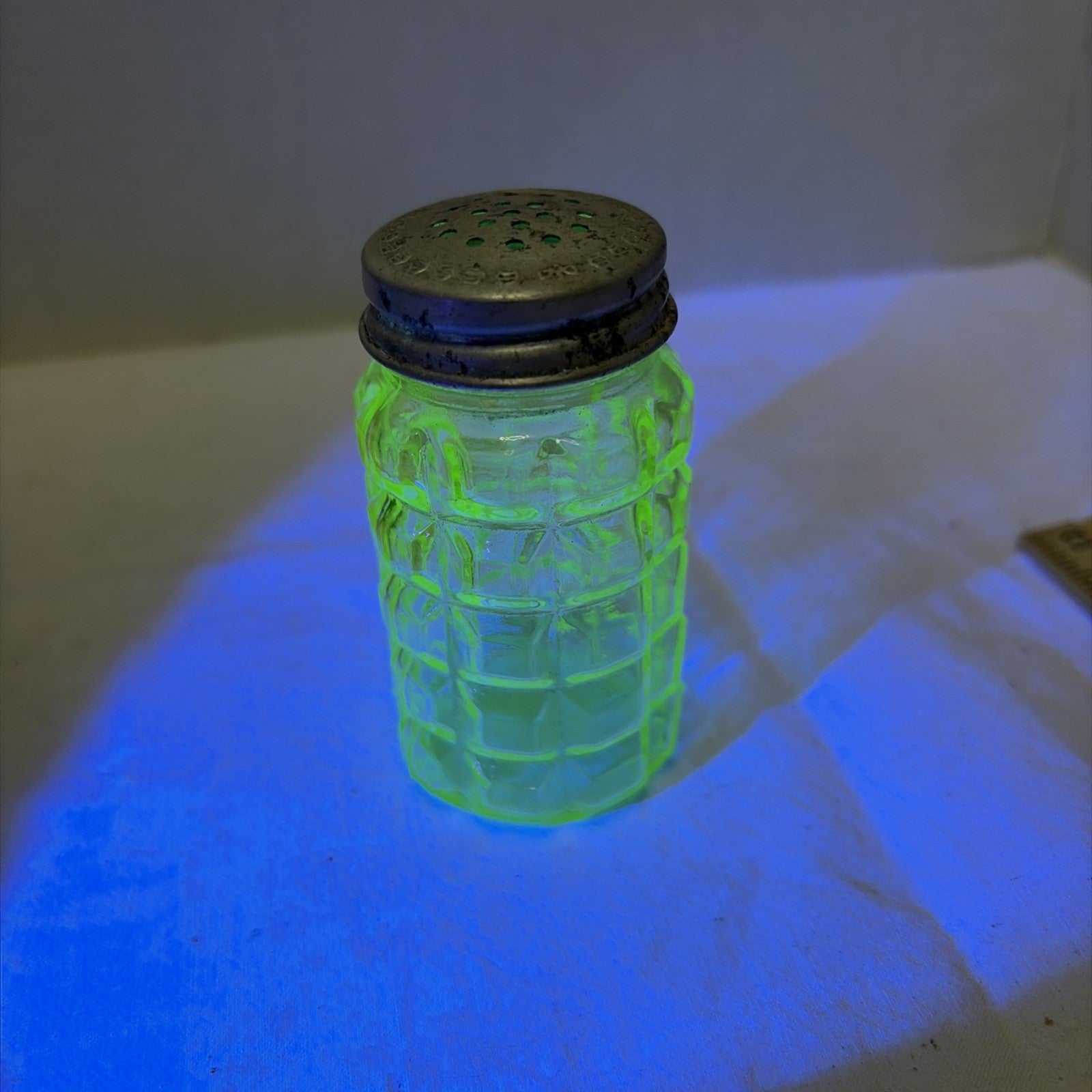 Vintage Uranium Waffle Block Or Cross-Cross Hazel Atlas Salt Shaker 1930s Glows