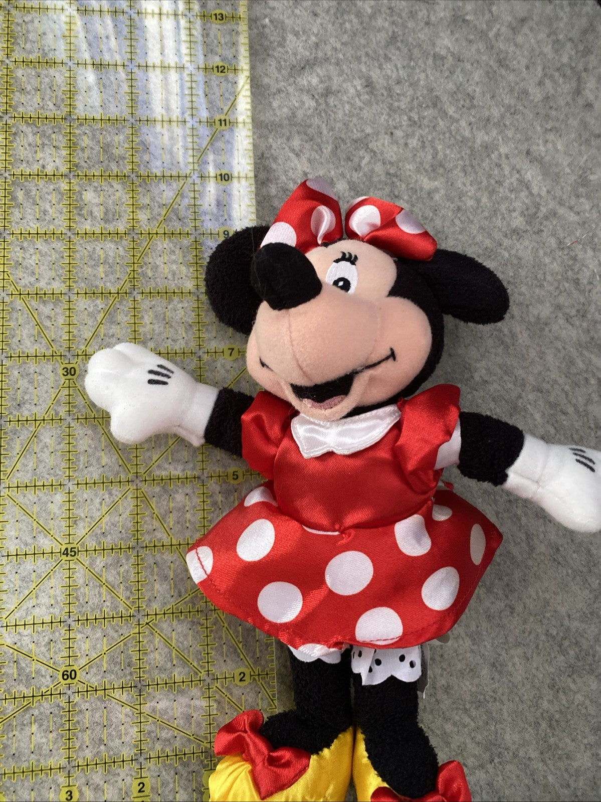 Disney Minnie Mouse 9" beanie plush